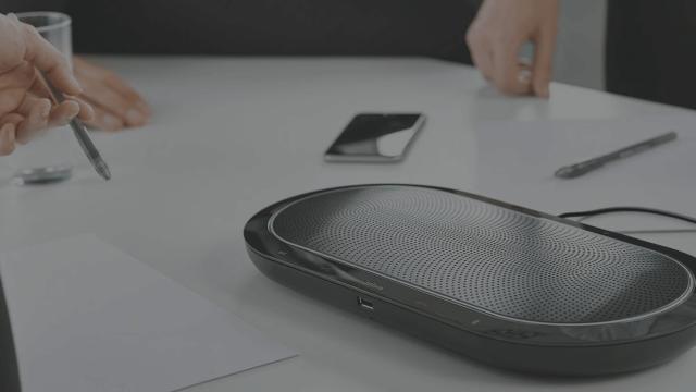 Meeting room with the high-quality Jabra speaker.